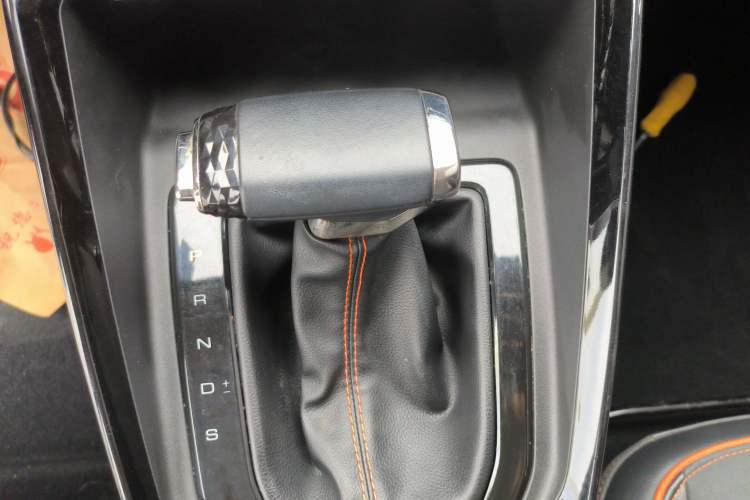 Used Baojun RS-3 2020 1.5L CVT 24-Hour Online Luxury Edition Gear Lever