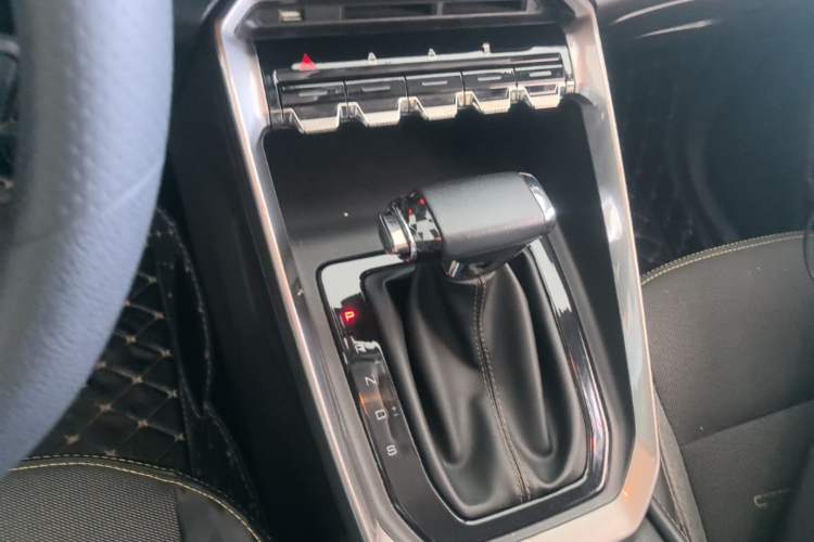 Used Baojun RS-3 2020 1.5L CVT Elite Version with 24-Hour Online Service Gear Lever