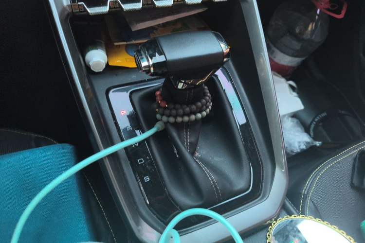 Used Baojun RS-3 2020 1.5L CVT Elite Version with 24-Hour Online Service Gear Lever