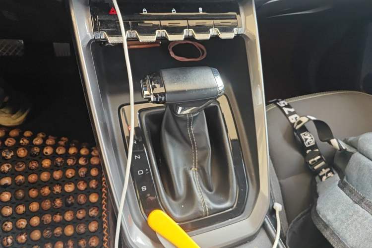Used Baojun RS-3 2020 1.5L CVT Elite Version with 24-Hour Online Service Gear Lever