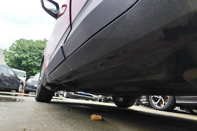 Used Baojun RS-3 2020 1.5L CVT Elite Version with 24-Hour Online Service Left Side Sill