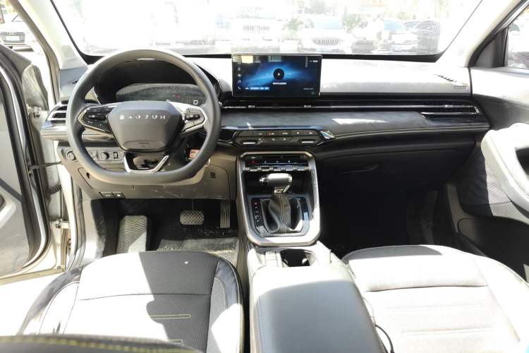 Used Baojun RS-3 2020 1.5L CVT Elite Version with 24-Hour Online Service Center Console