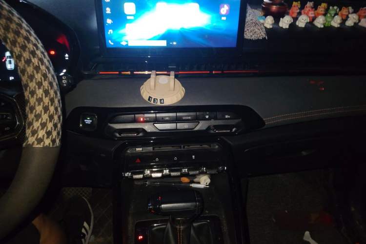 Used Baojun RS-3 2020 1.5L CVT 24-Hour Online Luxury Edition Audio And AC Panel