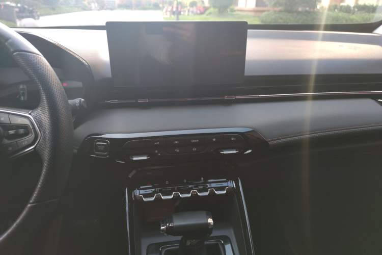 Used Baojun RS-3 2020 1.5L CVT 24-Hour Online Luxury Edition Audio And AC Panel