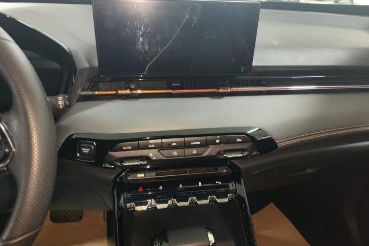 Used Baojun RS-3 2020 1.5T CVT Smart Luxury Edition Audio And AC Panel