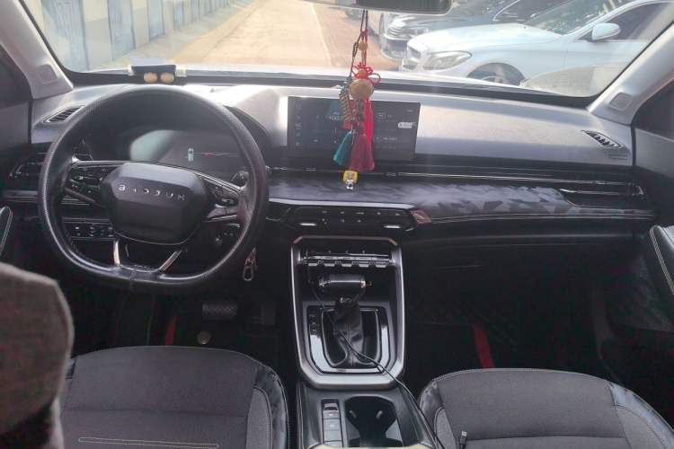 Used Baojun RS-3 2020 1.5L CVT Elite Version with 24-Hour Online Service Center Console