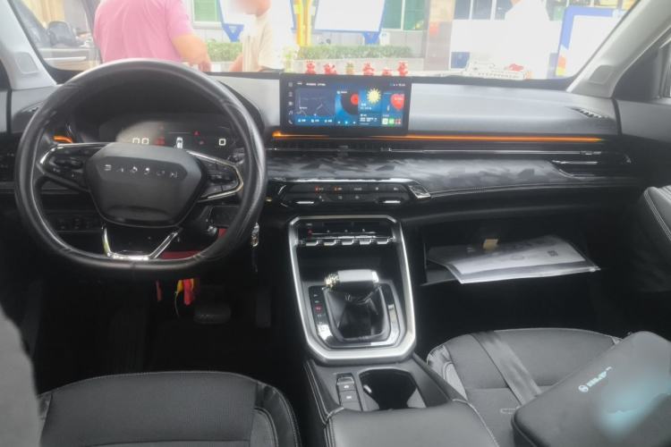 Used Baojun RS-3 2020 1.5T CVT Smart Elite Edition Center Console