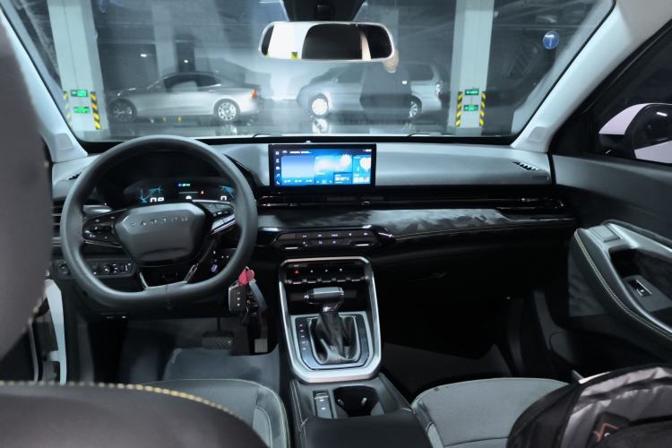 Used Baojun RS-3 2020 1.5T CVT Smart Elite Edition Center Console