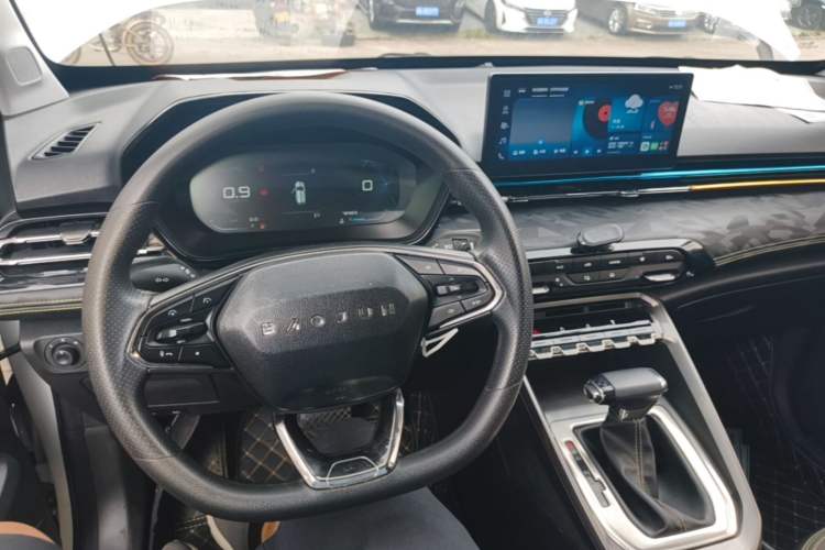 Used Baojun RS-3 2020 1.5L CVT Elite Version with 24-Hour Online Service Center Console