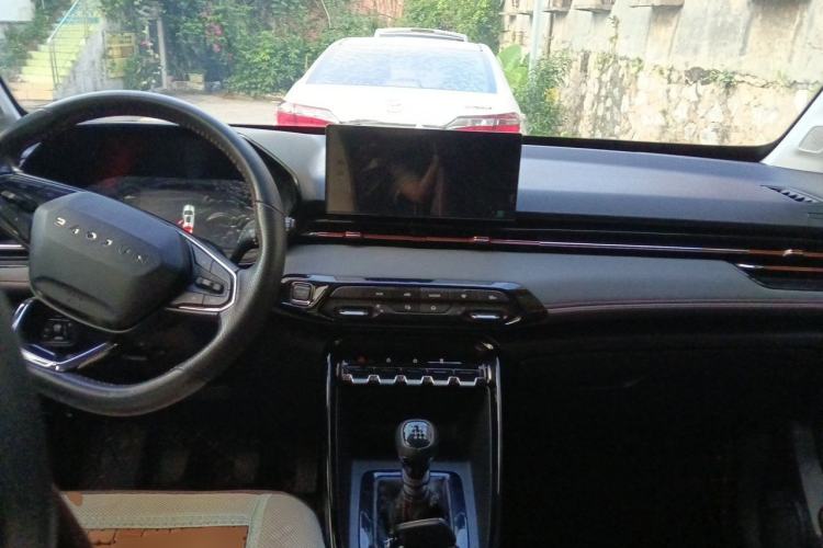 Used Baojun RS-3 2020 1.5L Manual 24-Hour Online Luxury Version Center Console