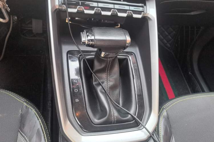 Used Baojun RS-3 2020 1.5L CVT Elite Version with 24-Hour Online Service Gear Lever