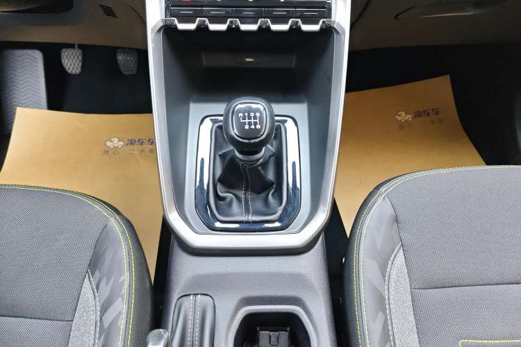 Used Baojun RS-3 2020 1.5L Manual Elite Version with 24-Hour Online Service Gear Lever