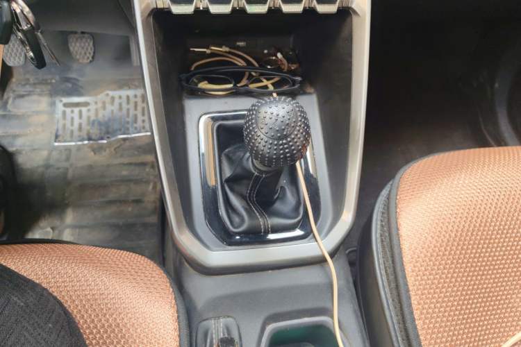 Used Baojun RS-3 2020 1.5L Manual Elite Version with 24-Hour Online Service Gear Lever
