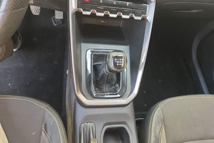 Used Baojun RS-3 2020 1.5L Manual Elite Version with 24-Hour Online Service Gear Lever