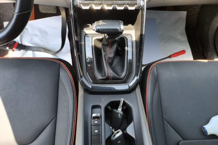Used Baojun RS-3 2020 1.5L CVT 24-Hour Online Luxury Edition Gear Lever