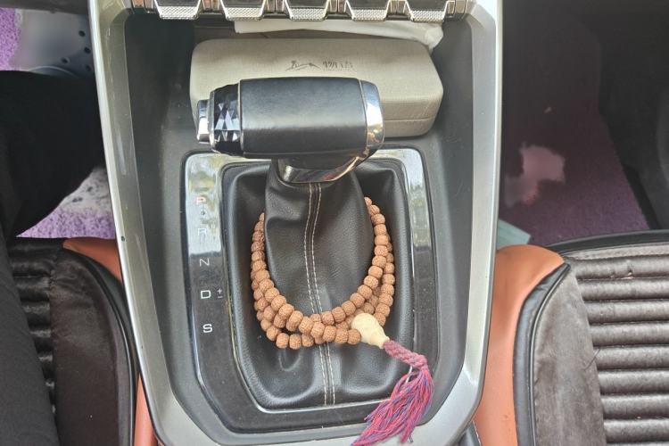 Used Baojun RS-3 2020 1.5L CVT Elite Version with 24-Hour Online Service Gear Lever