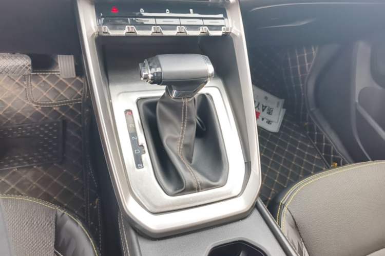 Used Baojun RS-3 2020 1.5L CVT Elite Version with 24-Hour Online Service Gear Lever