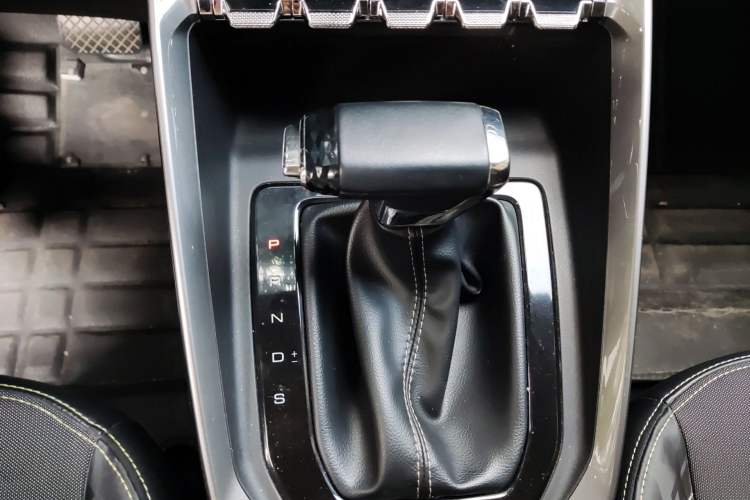 Used Baojun RS-3 2020 1.5L CVT Elite Version with 24-Hour Online Service Gear Lever