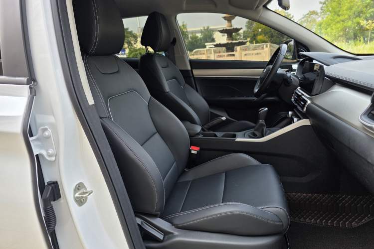 Used Baojun RS-3 2020 1.5L Manual Smart Elite Edition Interior 12