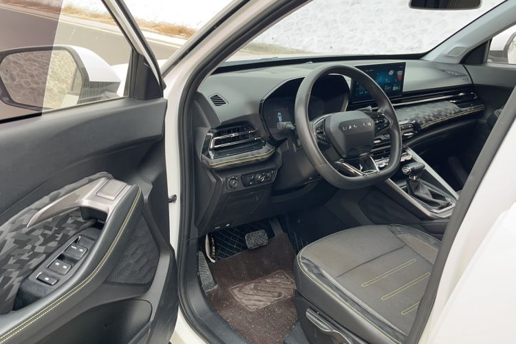Used Baojun RS-3 2020 1.5L CVT Elite Version with 24-Hour Online Service Interior 2