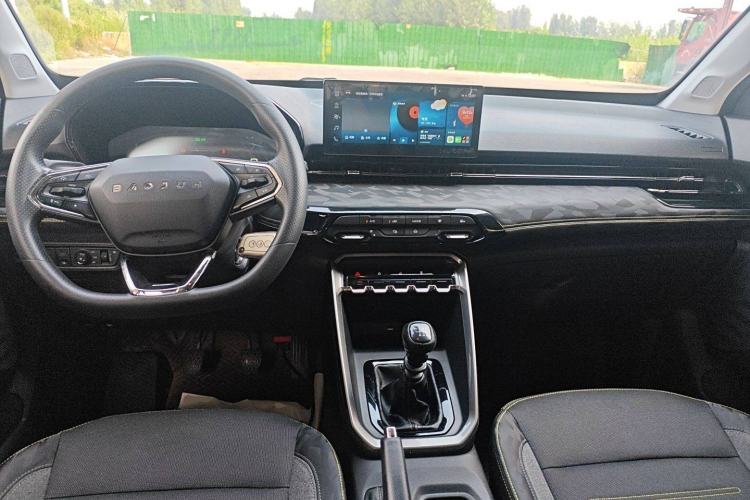 Used Baojun RS-3 2020 1.5L Manual Elite Version with 24-Hour Online Service Interior 2