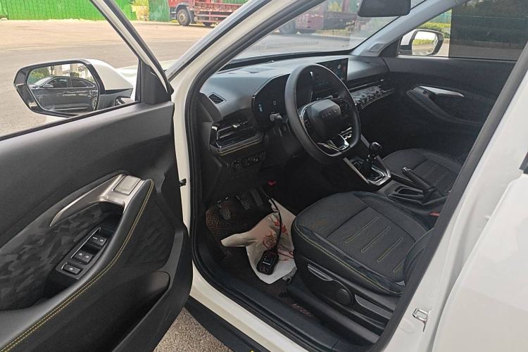 Used Baojun RS-3 2020 1.5L Manual Elite Version with 24-Hour Online Service Interior 3