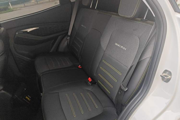 Used Baojun RS-3 2020 1.5L Manual Elite Version with 24-Hour Online Service Interior 4