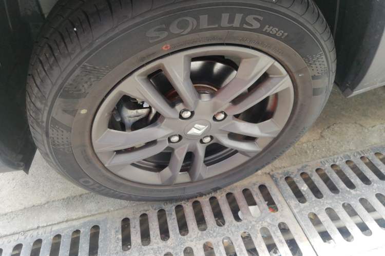 Used Baojun RS-3 2020 1.5L Manual Elite Version with 24-Hour Online Service Left Front Wheel Hub