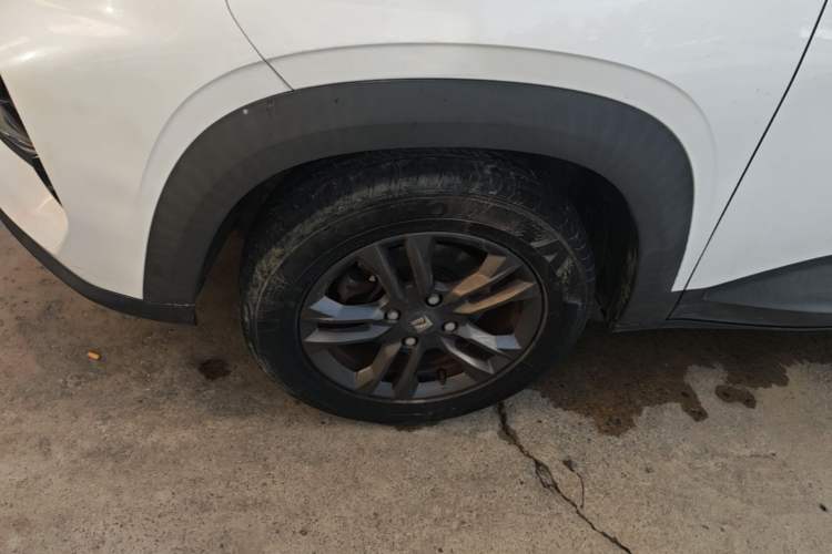 Used Baojun RS-3 2020 1.5L Manual Elite Version with 24-Hour Online Service Left Front Wheel Hub