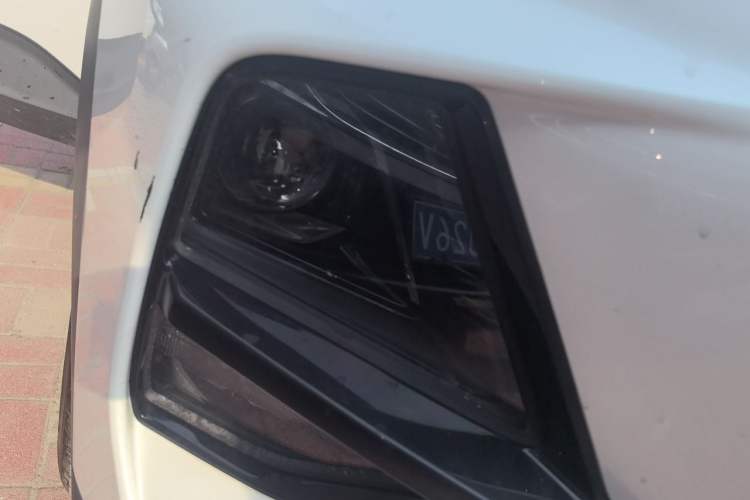 Used Baojun RS-3 2020 1.5L CVT Elite Version with 24-Hour Online Service Right Front Headlight