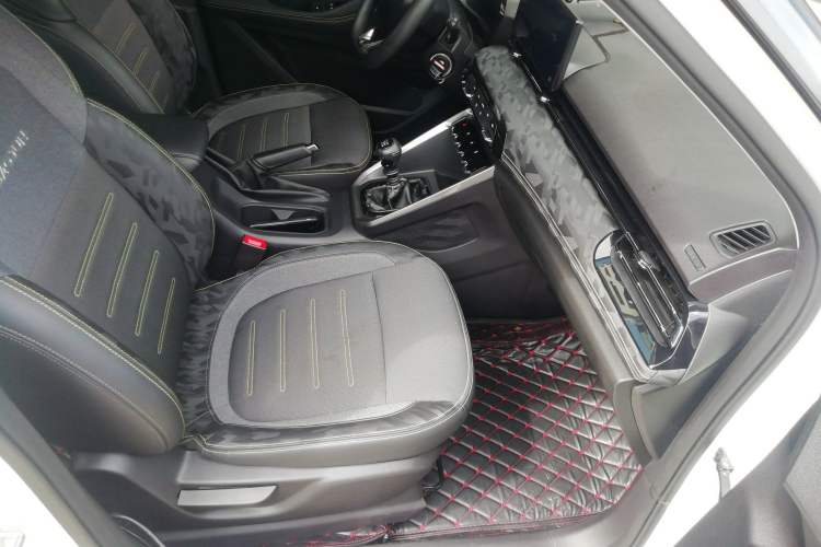Used Baojun RS-3 2020 1.5L Manual Elite Version with 24-Hour Online Service Right Front Seat