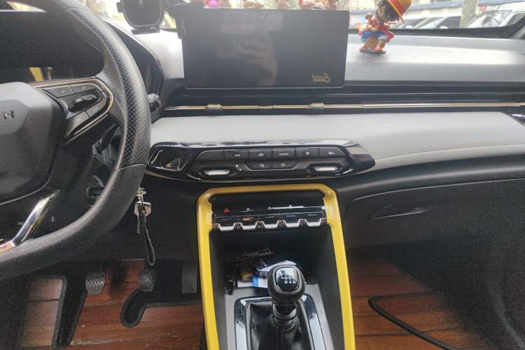 Used Baojun RS-3 2020 1.5L Manual 24-Hour Online Luxury Version Audio And AC Panel