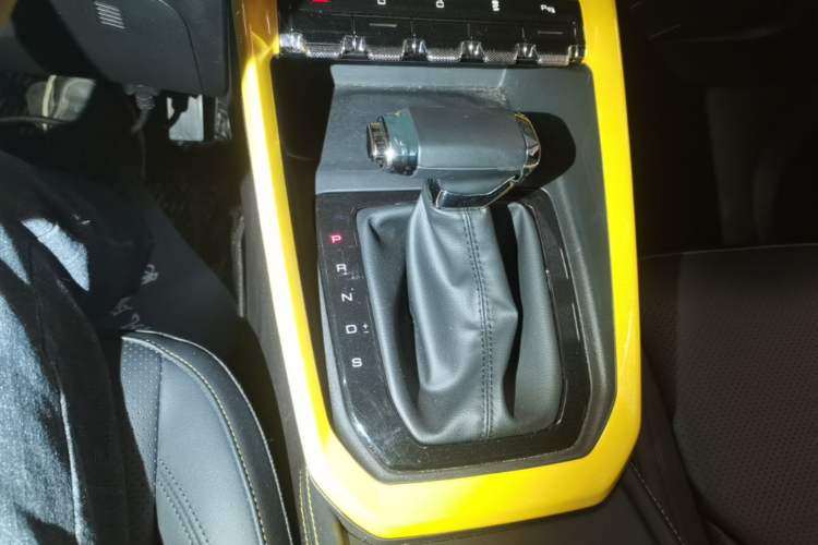Used Baojun RS-3 2020 1.5T CVT Intelligent Prestige Edition Gear Lever