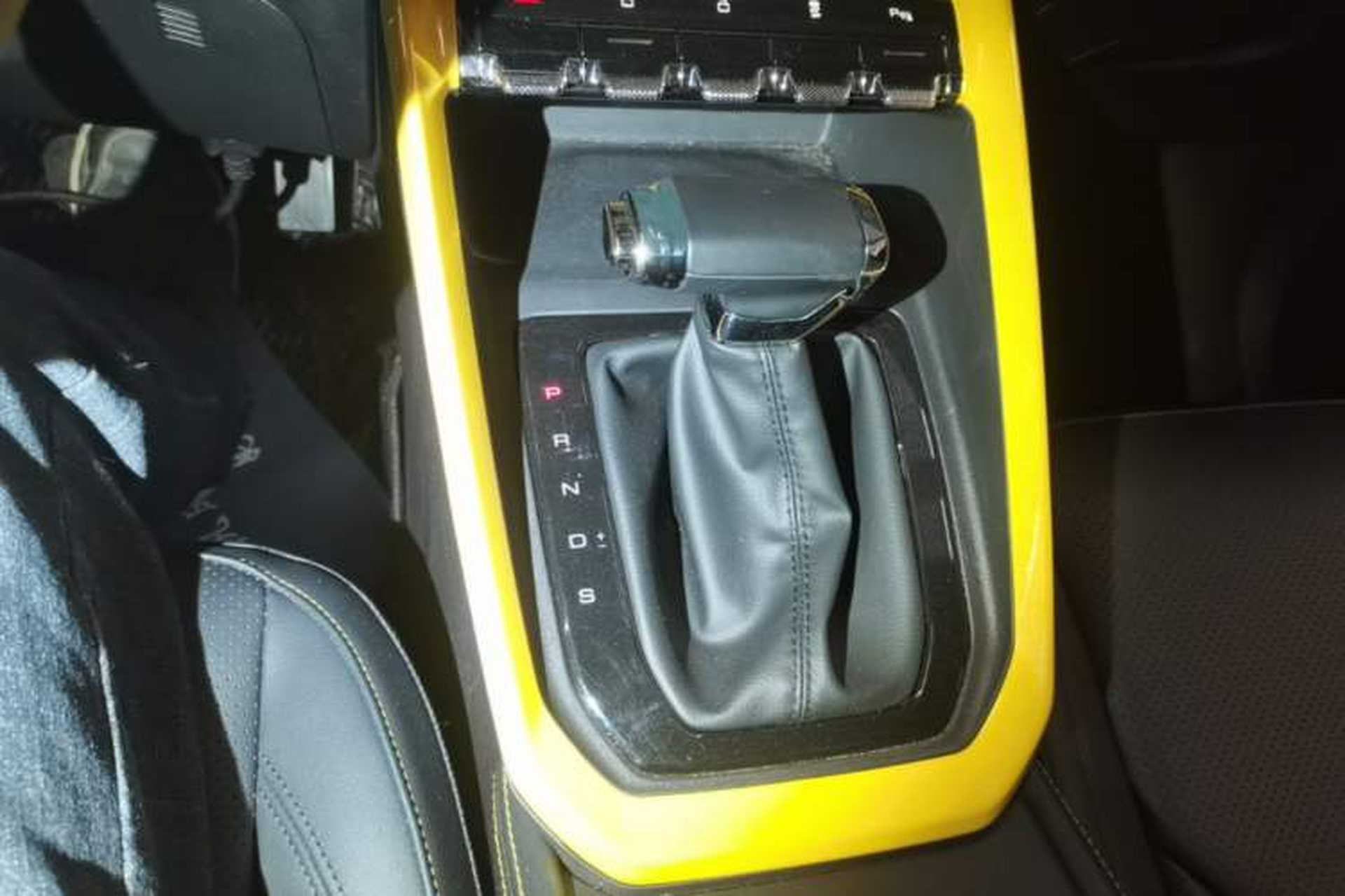 Used Baojun RS-3 2020 1.5T CVT Intelligent Prestige Edition Gear Lever