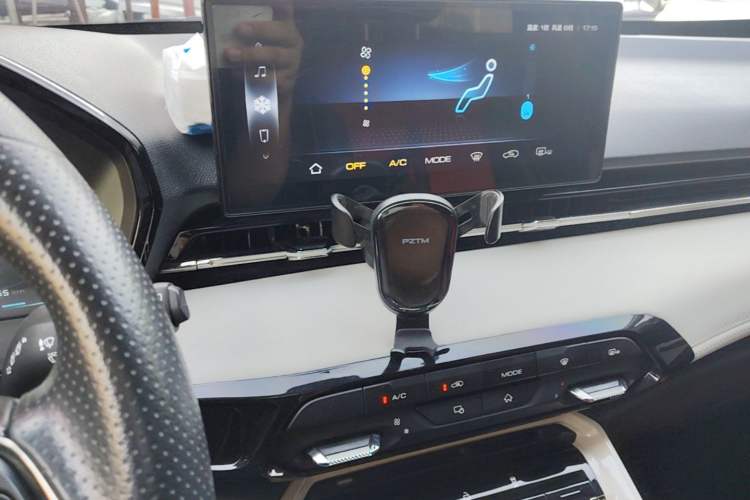 Used Baojun RS-3 2022 SOODA 1.5L CVT Pioneer Edition Audio And AC Panel