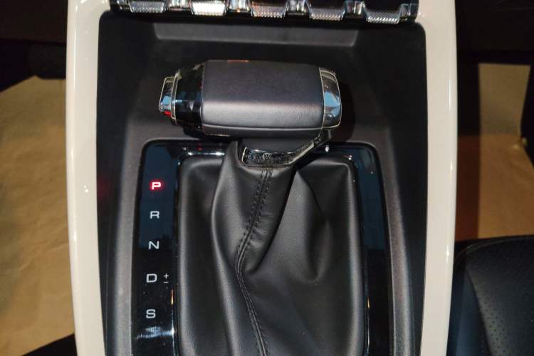 Used Baojun RS-3 2022 SOODA 1.5T CVT Master Edition Gear Lever