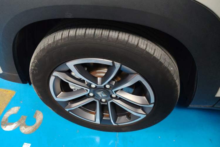 Used Baojun RS-3 2022 SOODA 1.5T CVT Master Edition Left Front Wheel Hub