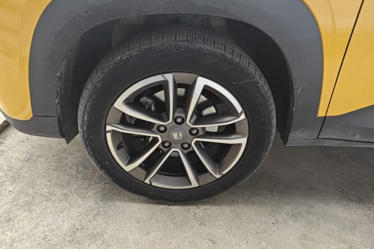 Used Baojun RS-3 2022 SOODA 1.5T CVT Master Edition Left Front Wheel Hub