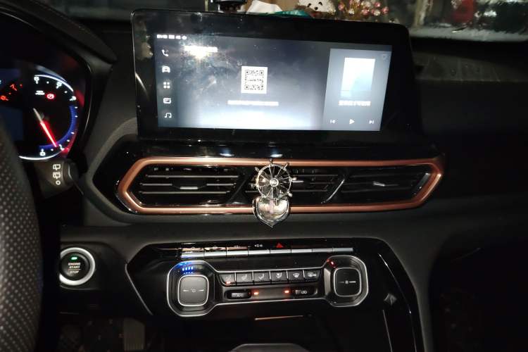 Used Baojun RS-5 2019 1.5T CVT Intelligent Driving Luxury Edition China V Audio And AC Panel