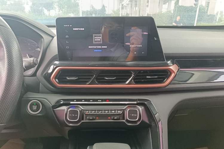 Used Baojun RS-5 2019 1.5T CVT Intelligent Drive Luxury Edition China VI Audio And AC Panel