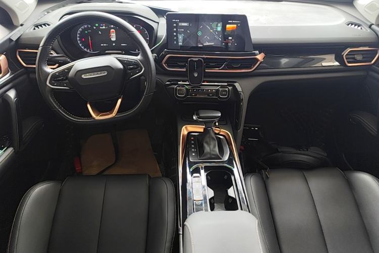 Used Baojun RS-5 2019 1.5T CVT Intelligent Drive Luxury Edition China VI Center Console