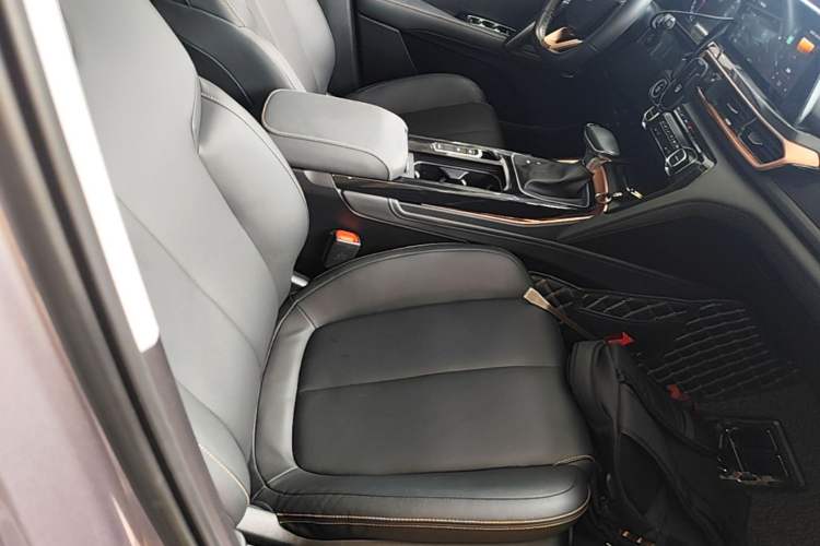 Used Baojun RS-5 2019 1.5T CVT Intelligent Drive Luxury Edition China VI Right Front Seat