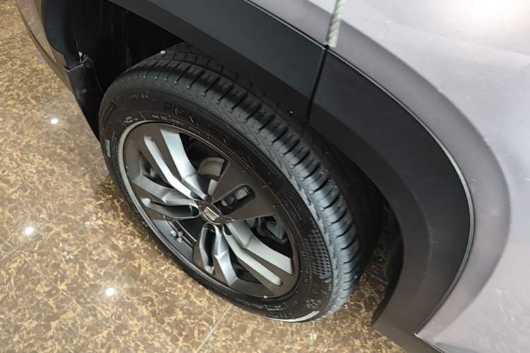 Used Baojun RS-5 2019 1.5T CVT Intelligent Drive Luxury Edition China VI Right Rear Wheel Hub