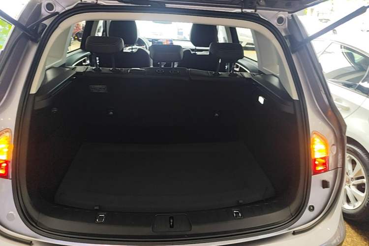 Used Baojun RS-5 2019 1.5T CVT Intelligent Drive Luxury Edition China VI Trunk