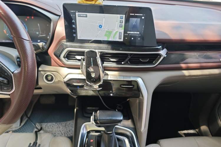 Used Baojun RS-5 2019 1.5T CVT Intelligent Driving Flagship Edition China V Emission Standard Audio And AC Panel