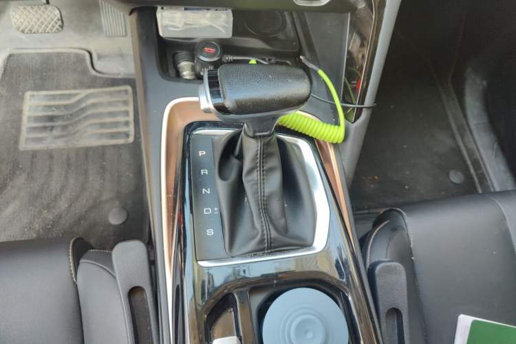 Used Baojun RS-5 2019 1.5T CVT Intelligent Drive Luxury Edition China VI Gear Lever