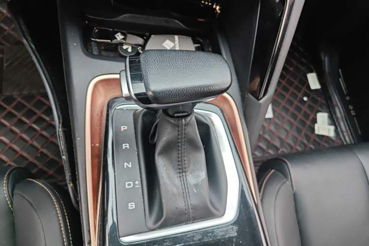 Used Baojun RS-5 2019 1.5T CVT Intelligent Drive Luxury Edition China VI Gear Lever