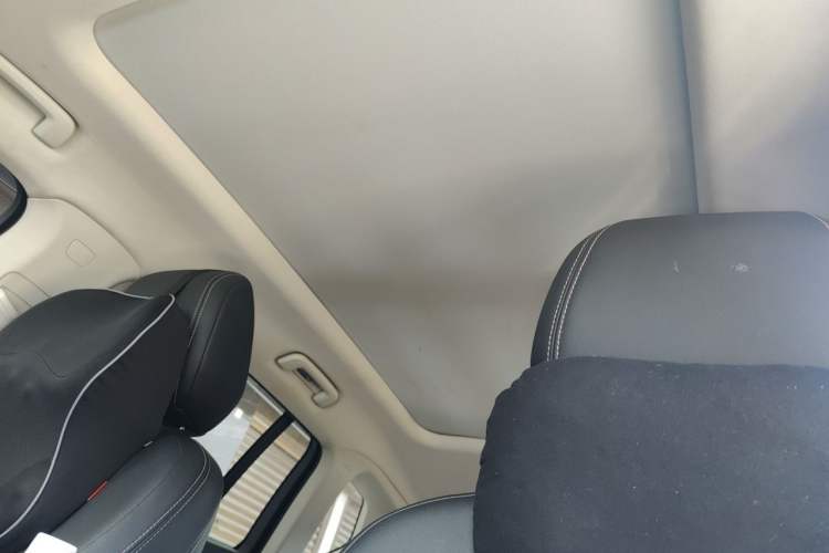Used Baojun RS-5 2019 1.5T CVT Intelligent Drive Luxury Edition China VI Headliner