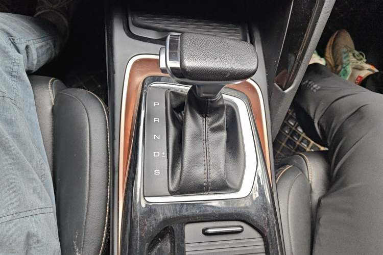Used Baojun RS-5 2019 1.5T CVT Intelligent Drive Luxury Edition China VI Gear Lever