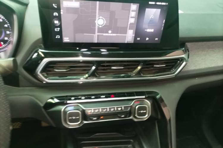 Used Baojun RS-5 2019 1.5T CVT Super Connected Trendy Edition China VI Audio And AC Panel